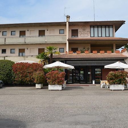 Hotel Pilotto 佩斯基耶拉德加达 外观 照片
