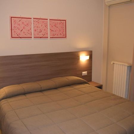Hotel Pilotto 佩斯基耶拉德加达 外观 照片