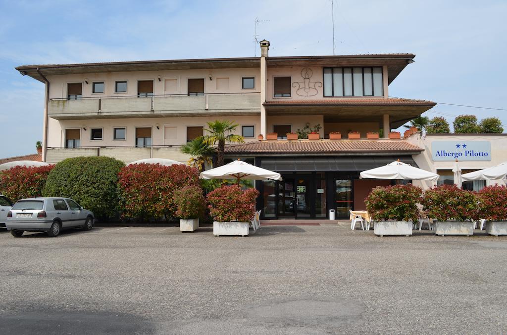 Hotel Pilotto 佩斯基耶拉德加达 外观 照片