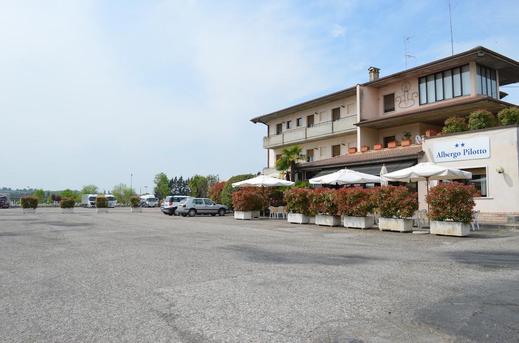 Hotel Pilotto 佩斯基耶拉德加达 外观 照片