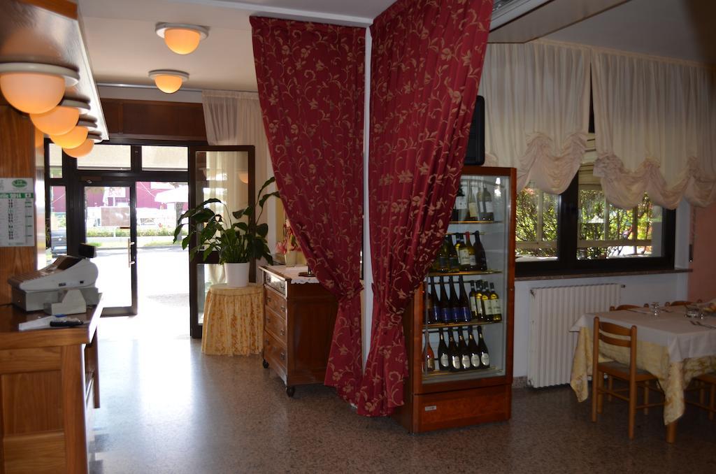 Hotel Pilotto 佩斯基耶拉德加达 外观 照片