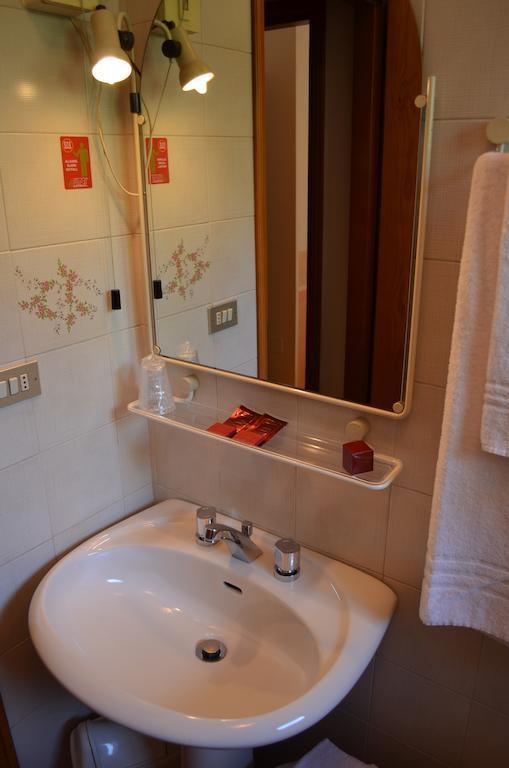 Hotel Pilotto 佩斯基耶拉德加达 外观 照片
