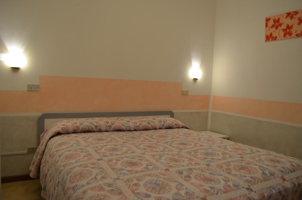 Hotel Pilotto 佩斯基耶拉德加达 外观 照片