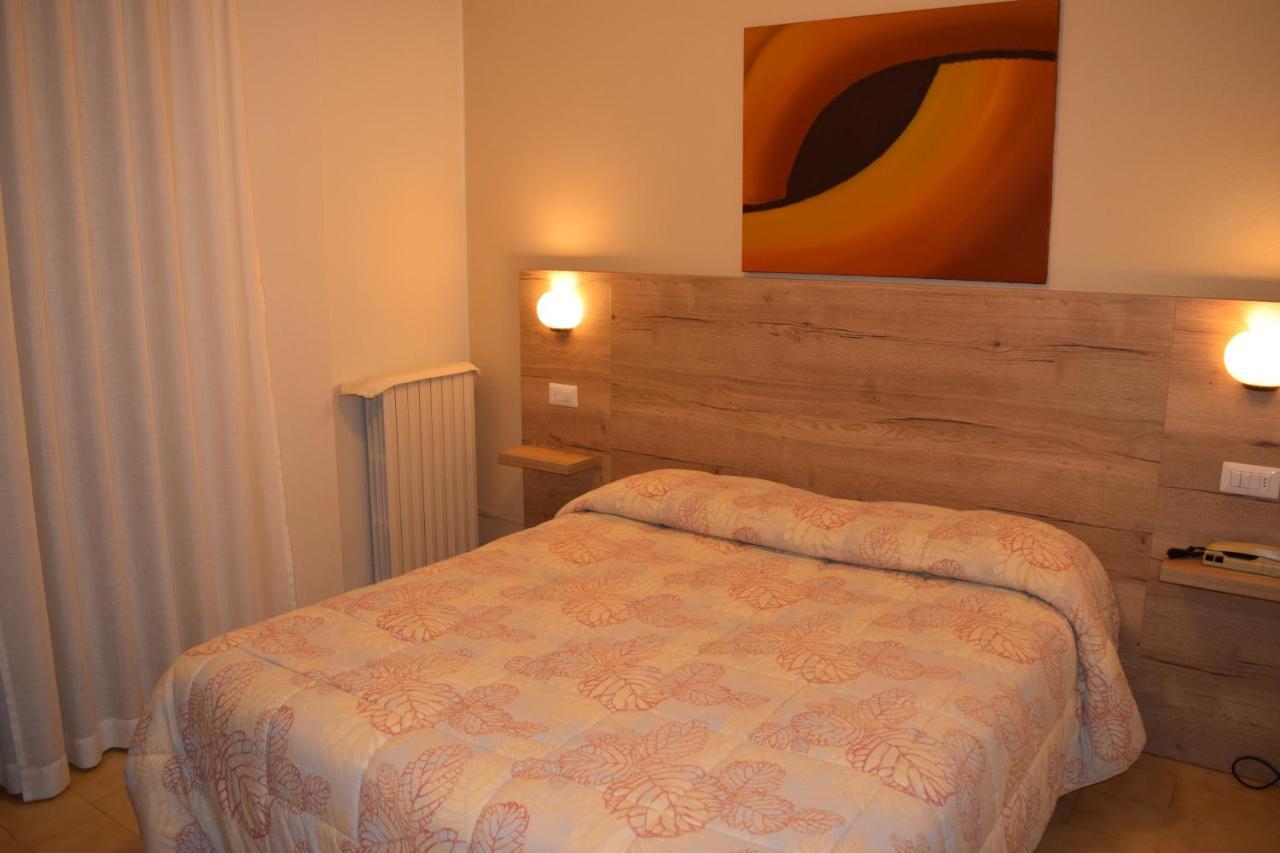 Hotel Pilotto 佩斯基耶拉德加达 外观 照片
