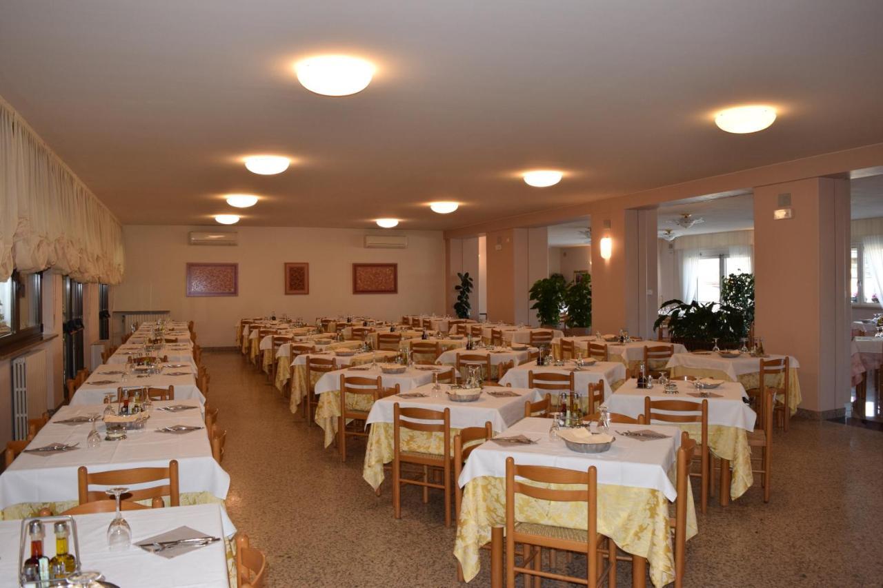 Hotel Pilotto 佩斯基耶拉德加达 外观 照片