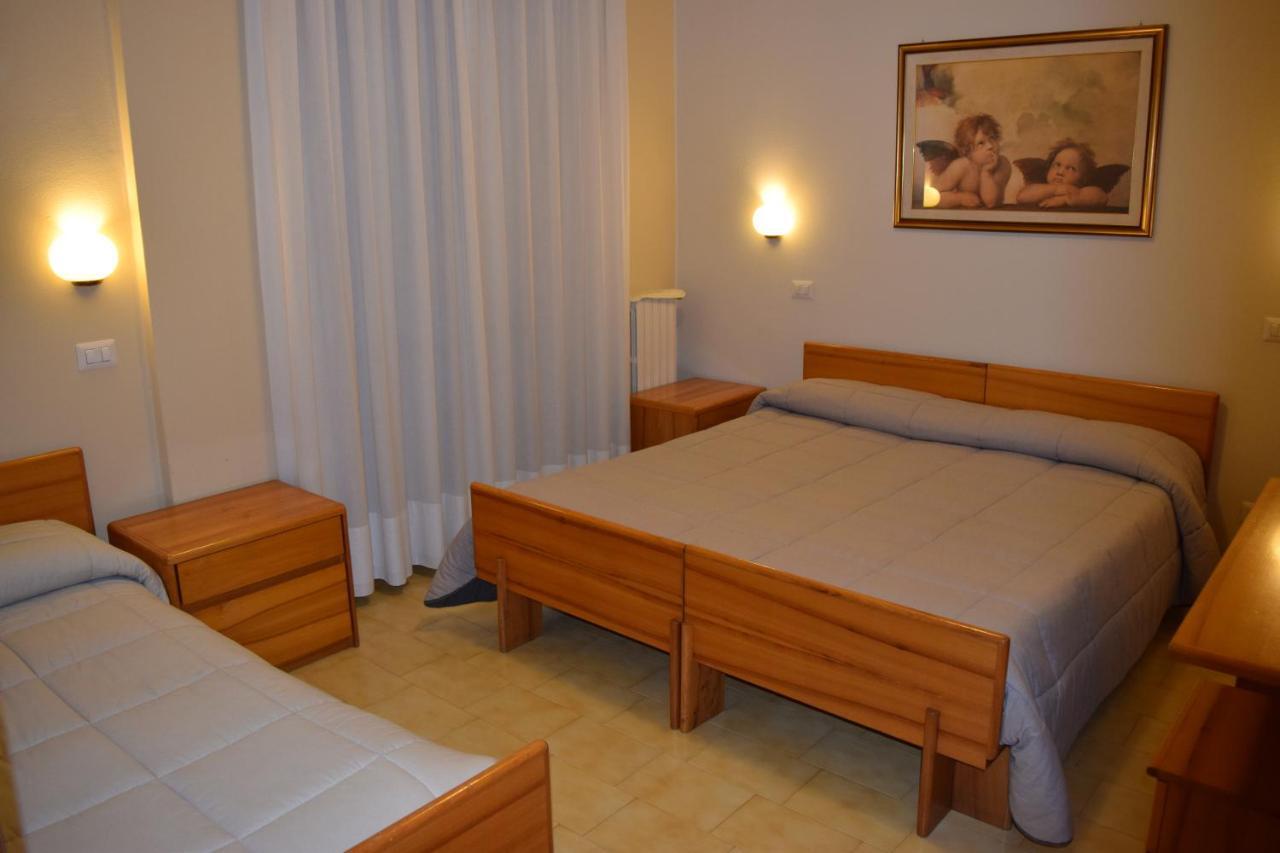 Hotel Pilotto 佩斯基耶拉德加达 外观 照片