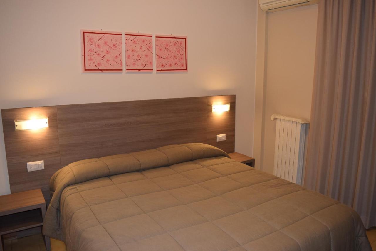 Hotel Pilotto 佩斯基耶拉德加达 外观 照片