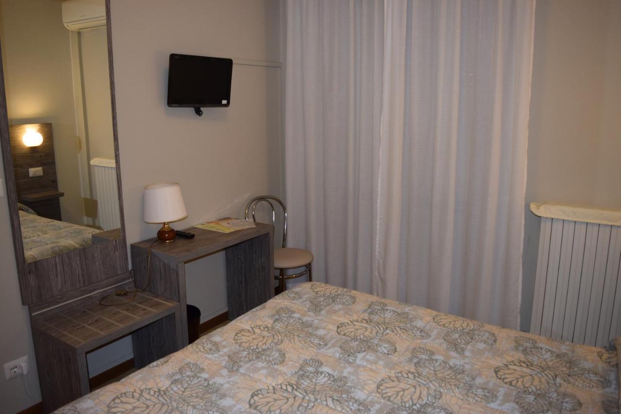 Hotel Pilotto 佩斯基耶拉德加达 外观 照片