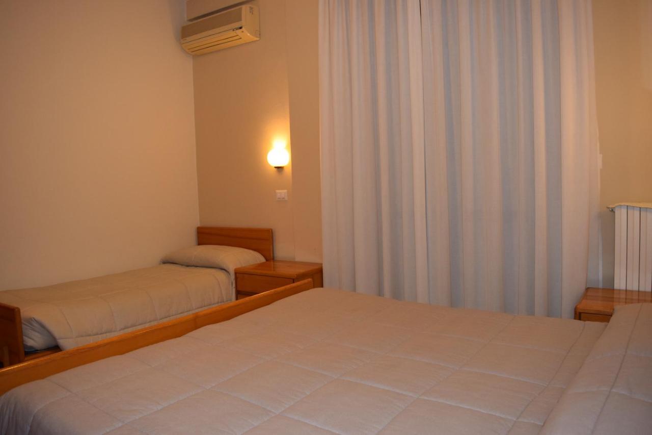 Hotel Pilotto 佩斯基耶拉德加达 外观 照片